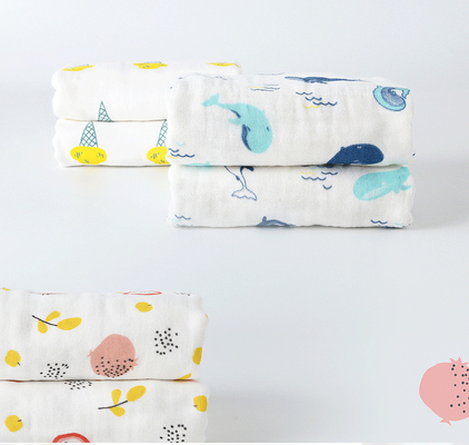 six couches de 110X110 40S ont imprimé la serviette de salive de Gauze Fabric de coton pour des bébés