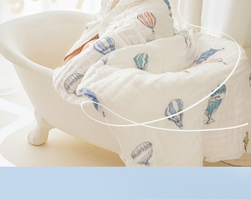 six couches de 110X110 40S ont imprimé la serviette de salive de Gauze Fabric de coton pour des bébés