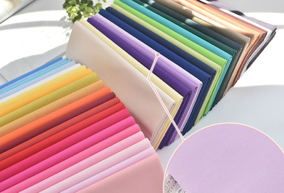 Les vêtements doux de bébé de l'été 50sX50s 135GSM de chemise en coton de 98% de Spandex organique du tissu 2% s'habillent