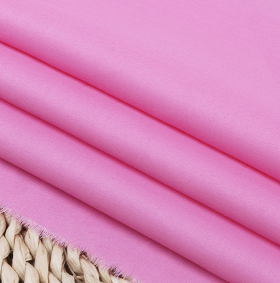 40sX40s teint et imprimé 133x100 130GSM de popeline de tissu résistant de effacement de chemise en coton