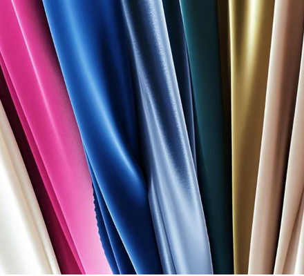 Vêtement en tissu satiné légèrement brillant femme jupe polyester lisse