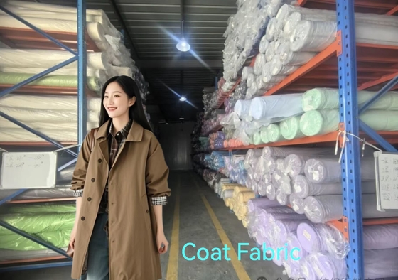 CVC 55% coton 45% polyester 180 gm Tissu de bureau Uniforme Vêtements d'entreprise