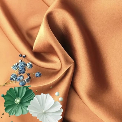Fabrique en satin de polyester à 100% 185 grammes, apparence en soie, pantalon, jupe, blouse et robe.