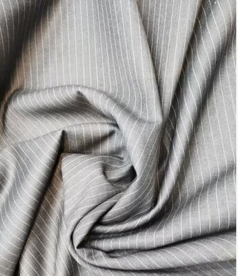 27% Rayonne 73% Polyester 220gsm Tissu de costume rayé gris et blanc Rayonne/Polyester