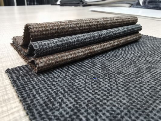 400GSM Tissu de costume à carreaux teinté de fil. 39% rayon, 56% polyester, 5% tissu de costume d'affaires en spandex, tissu de costume d'hiver,