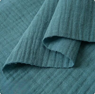 135GSM Tissu double gaze en coton à 100% avec plus de 200 couleurs de stock prêt pour les vêtements pour bébés et enfants