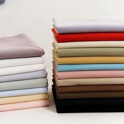 Tissu microfibre premium 140 g/m² avec haute résistance aux plis et largeur de 150 cm pour chemises de luxe