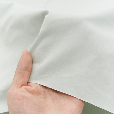 Tissu microfibre premium 140 g/m² avec haute résistance aux plis et largeur de 150 cm pour chemises de luxe