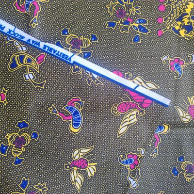 Tissu d'impression en cire africaine 100% coton aux couleurs vives et à haute résistance aux rides pour les styles Ankara et Kitenge