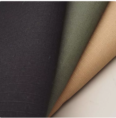 Réseau antistatique anti-déchirure 150gm Tissu de vêtements de travail CVC mélange pour uniformes professionnels