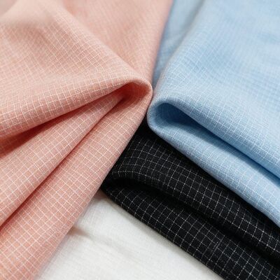 Tissu de costume à carreaux 195 g/m² teint dans la masse, composé de 68 % polyester, 30 % rayonne et 2 % élasthanne, pour uniformes