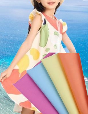 40sX40s teint et imprimé 133x100 130GSM de popeline de tissu résistant de effacement de chemise en coton